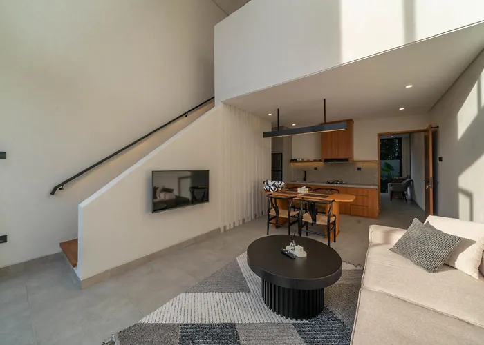 Sadila Estate - Stylish And Modern 2br Pool Loft In Berawa *