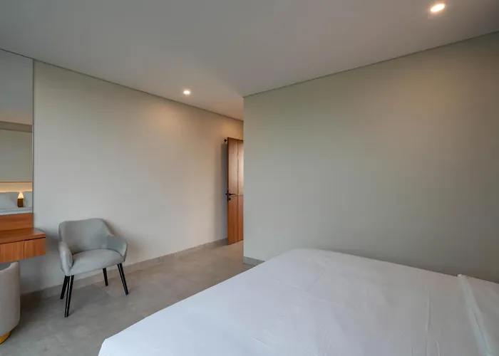 Sadila Estate - Stylish And Modern 2br Pool Loft In Berawa ヴィラ