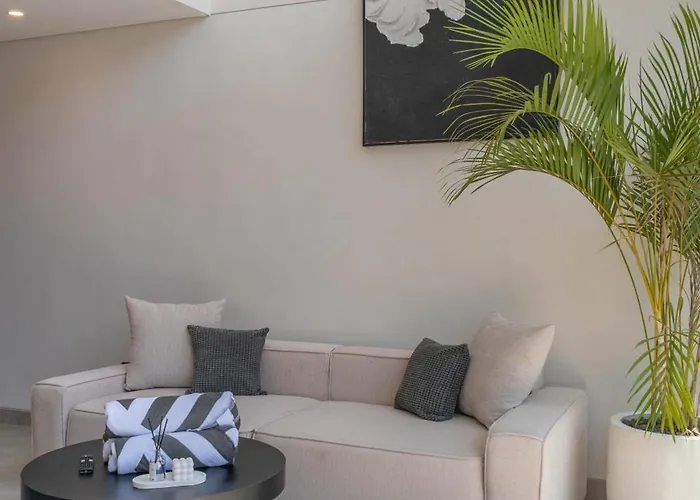 Sadila Estate - Stylish And Modern 2br Pool Loft In Berawa *