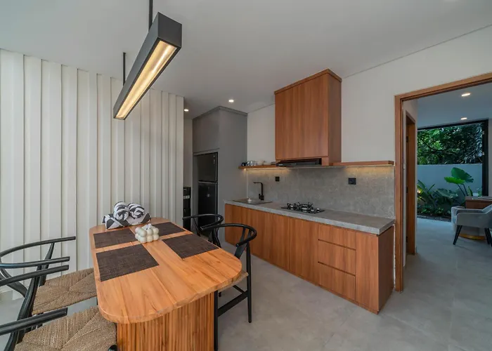 Sadila Estate - Stylish And Modern 2br Pool Loft In Berawa *