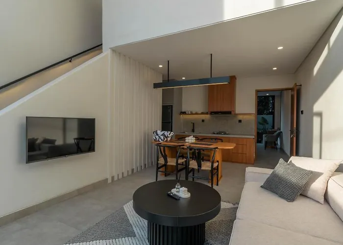 Sadila Estate - Stylish And Modern 2br Pool Loft In Berawa *