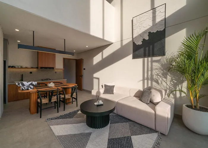 Sadila Estate - Stylish And Modern 2br Pool Loft In Berawa